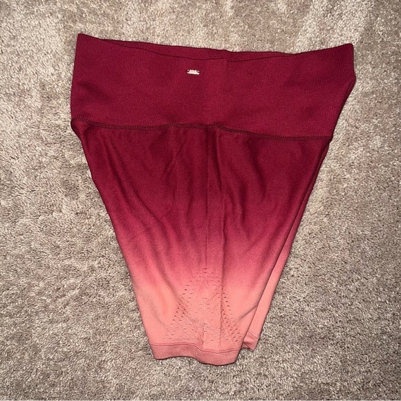 PINK Victoria’s Secret Ombré Perforated Bike Shorts Maroon and Pink Large - Picture 6 of 6